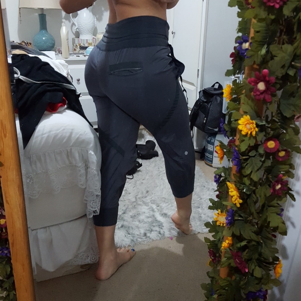 Gray lululemon jogger capri